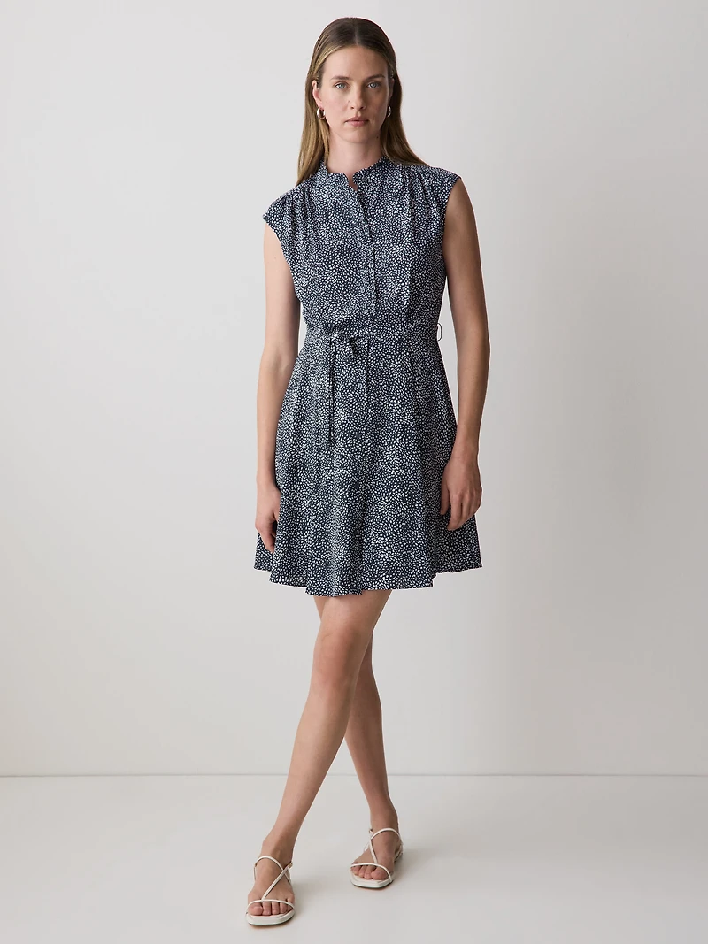 Ribe Courte Boutonnée Sans Manches à Col Montant