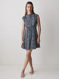 Ribe Courte Boutonnée Sans Manches à Col Montant