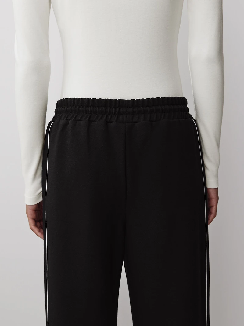 Mid-Rise Wide-Leg Pant