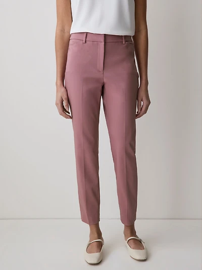 Limitless Mid-Rise Slim-Leg Signature Fit 7/8 Pant