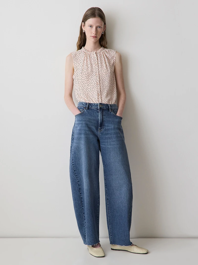 Sleeveless Buttoned-Down Blouse