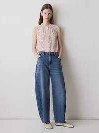 Sleeveless Buttoned-Down Blouse