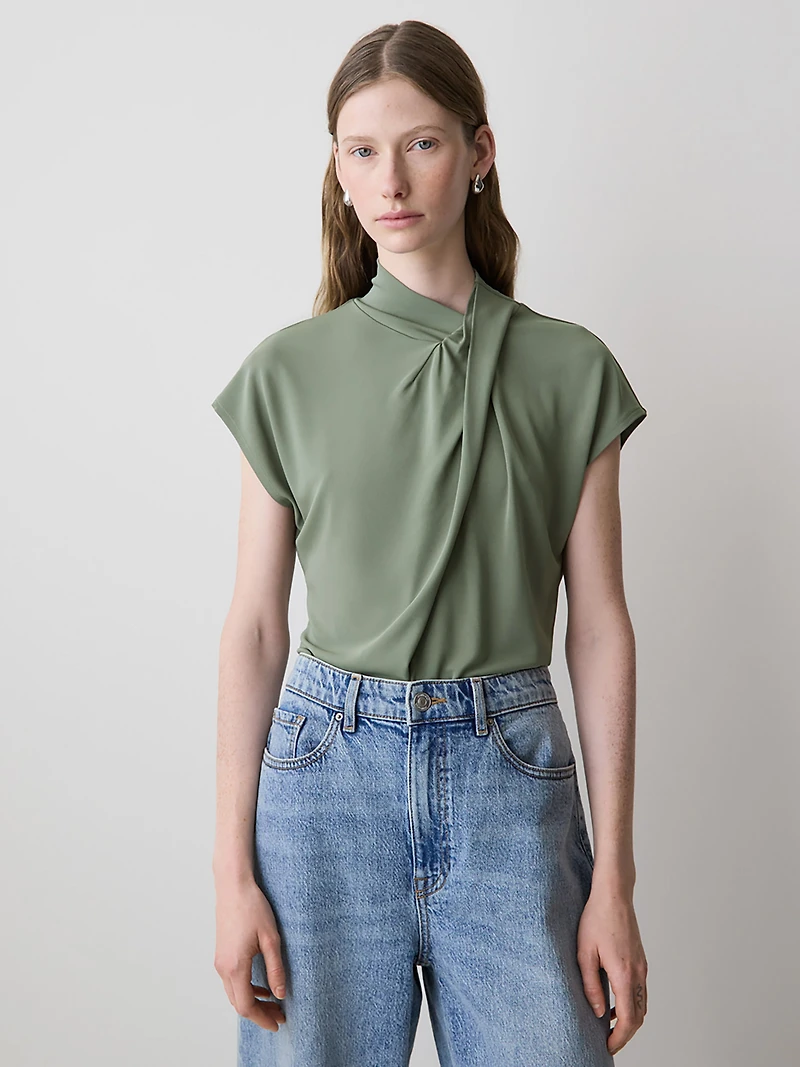 Haut à Manches Très Courtes Col Montant Drapé Détail Croisé