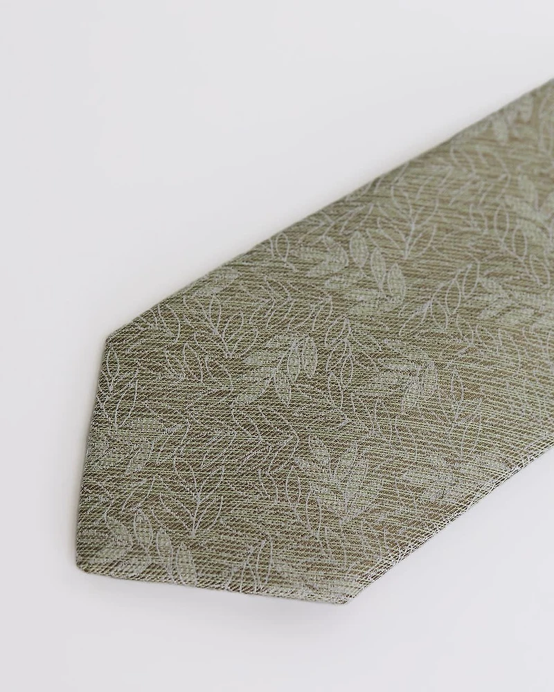 Green Regular Tie with Foliage Pattern