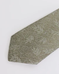 Green Regular Tie with Foliage Pattern