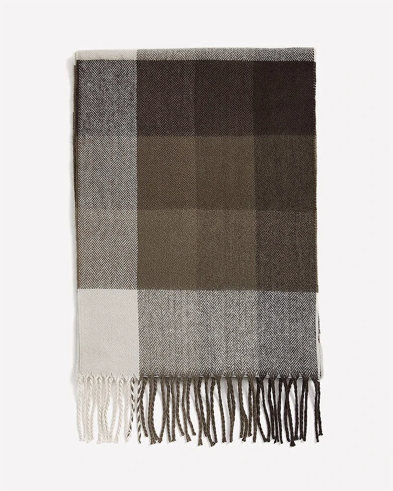 Plaid Scarf with Fringes