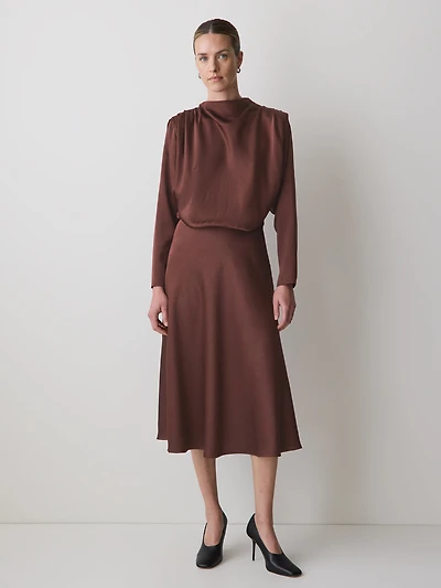 Robe Midi en Satin à Manches Longues et Col Drapée