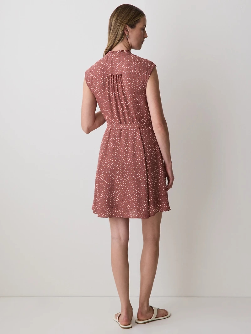 Ribe Courte Boutonnée Sans Manches à Col Montant