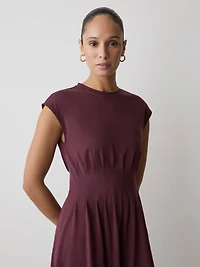 Robe Midi à Nervures Manches Courtes et Col Rond