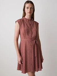 Ribe Courte Boutonnée Sans Manches à Col Montant