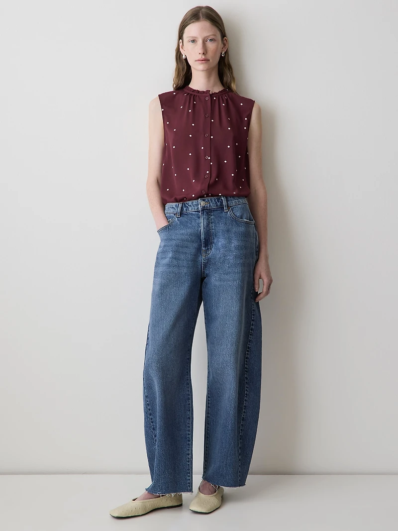 Sleeveless Buttoned-Down Blouse