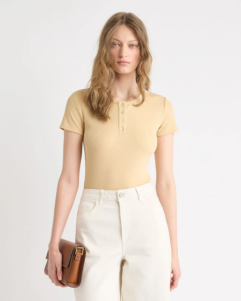 Haut Côtelé à Col Henley et Manches Courtes