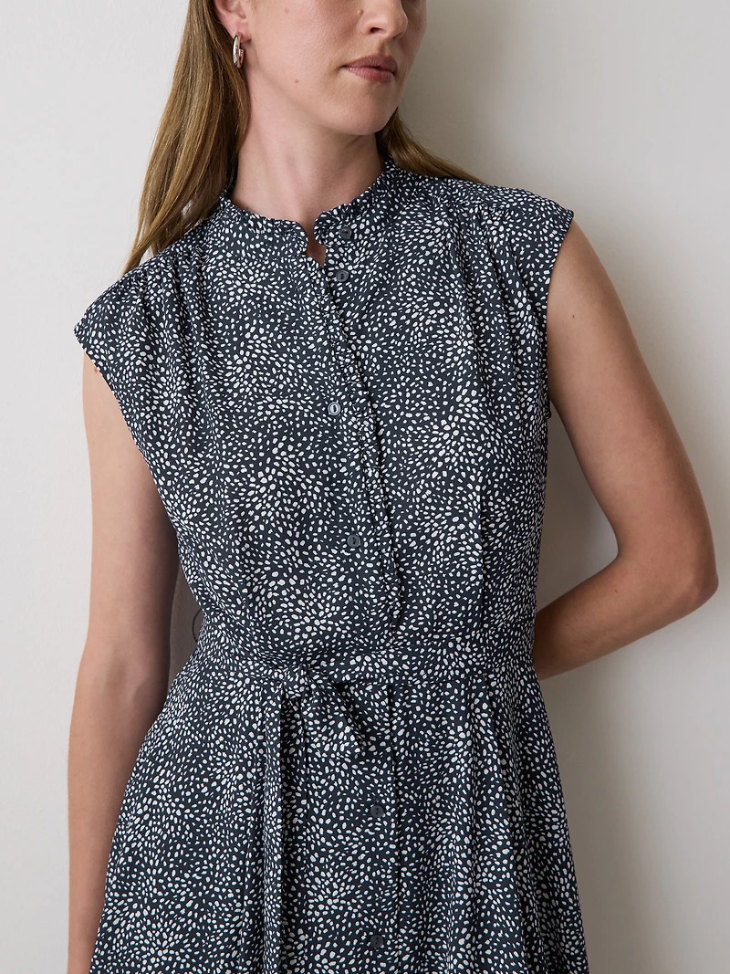 Ribe Courte Boutonnée Sans Manches à Col Montant