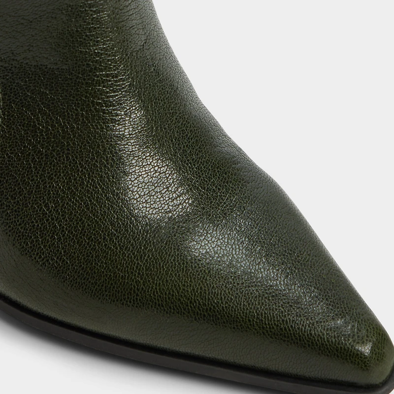 Saddle