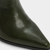 Saddle