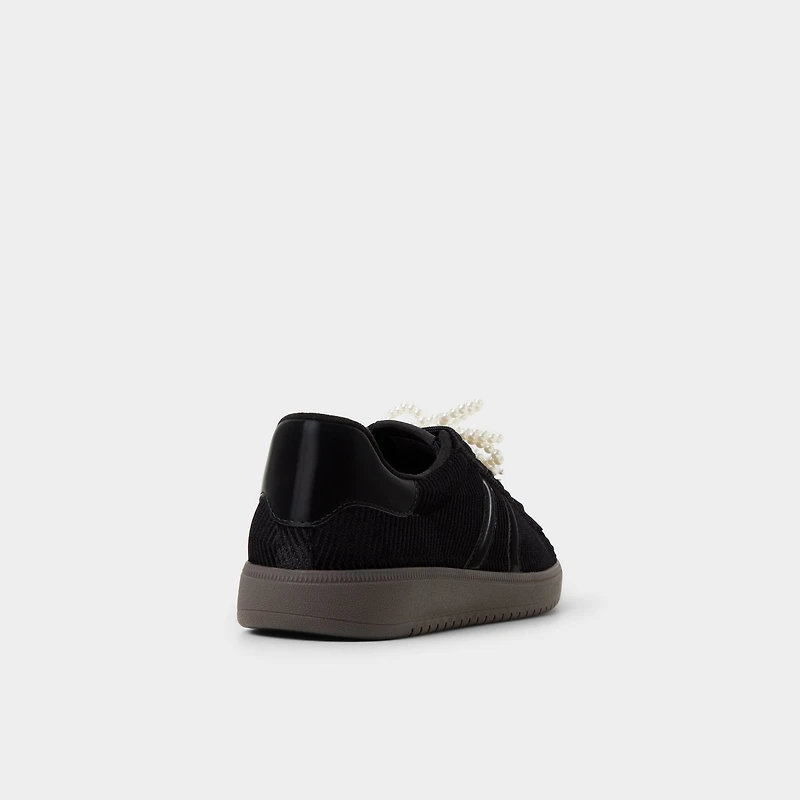 Chicsneaker2