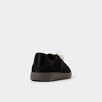 Chicsneaker2