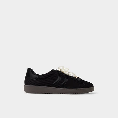 Chicsneaker2