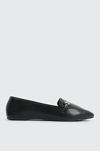 Pointy Loafers with Horsibit Detail