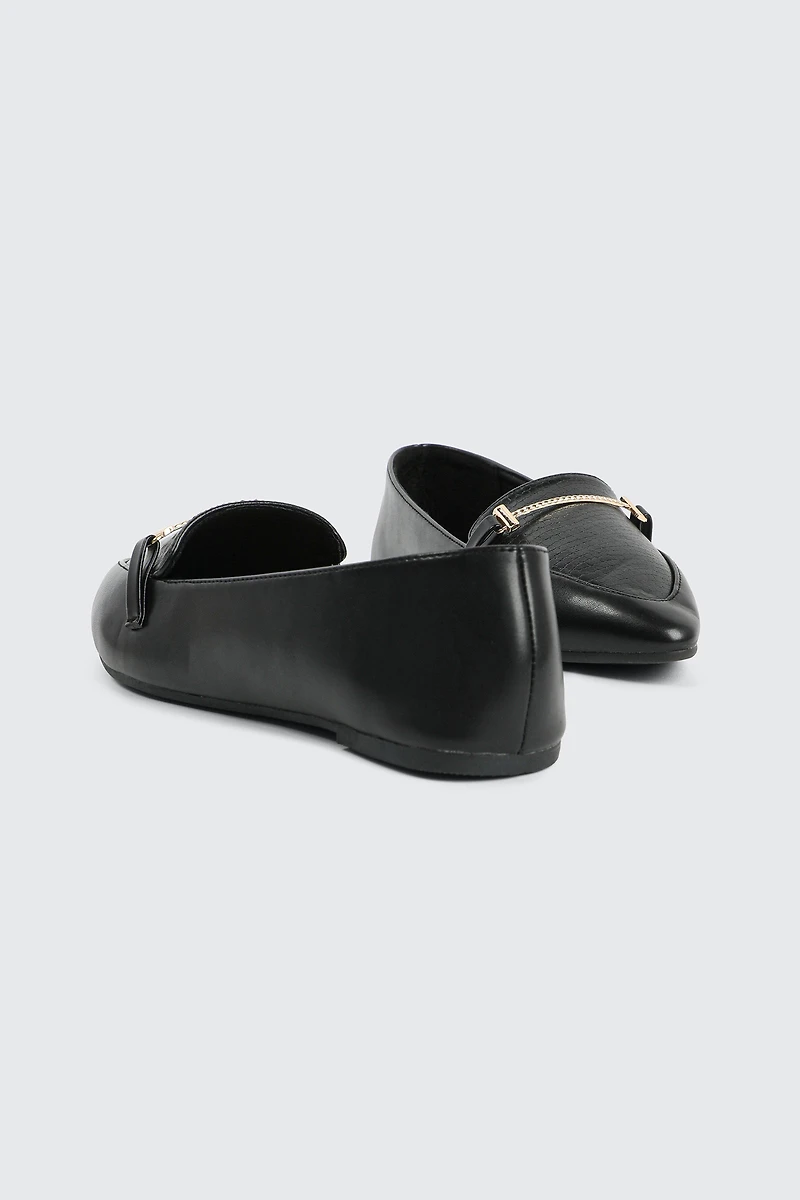 Pointy Loafers with Horsibit Detail