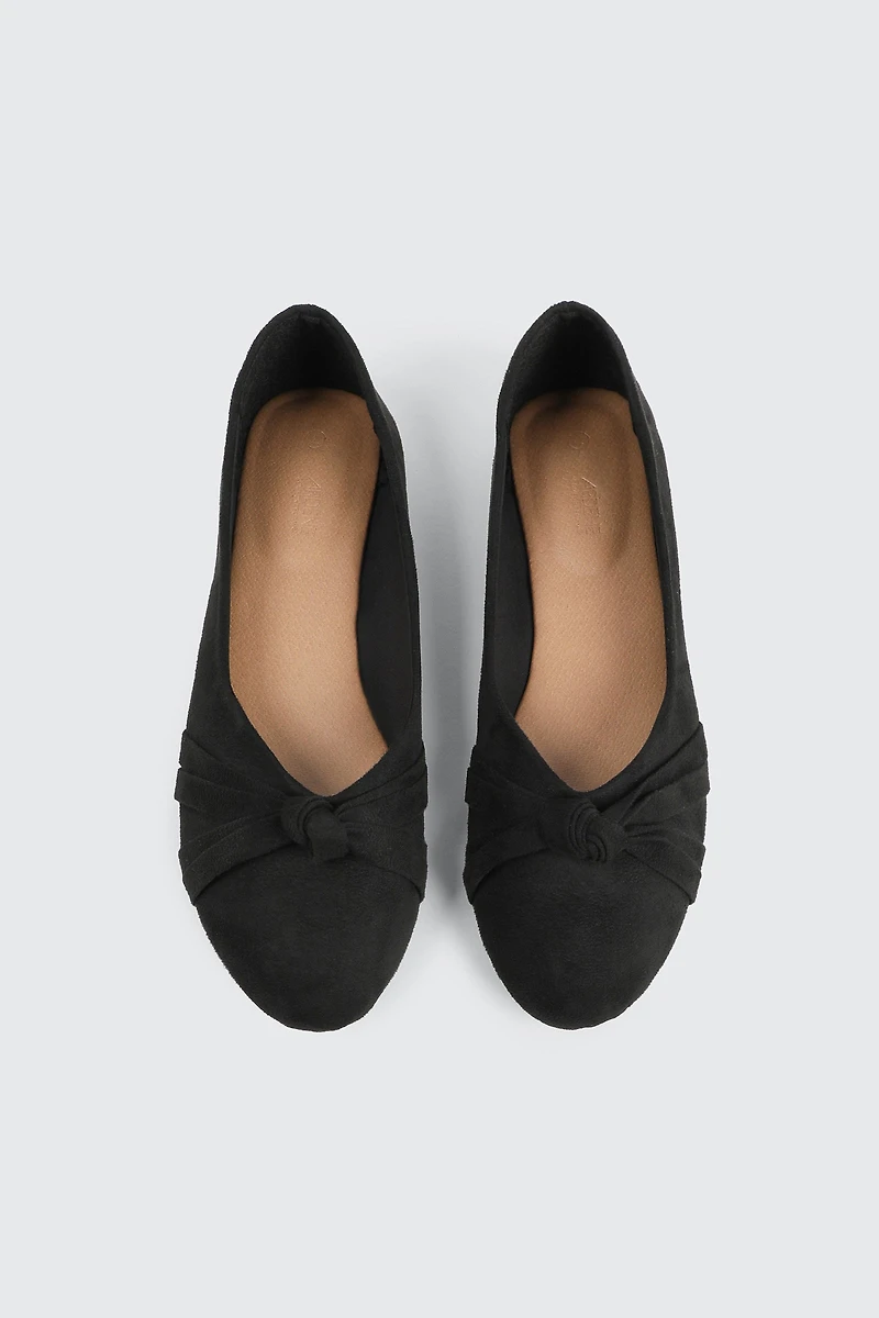 Ballerines à détail de boucle plissée