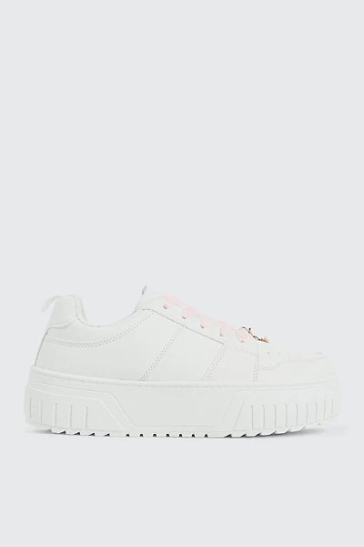 Espadrilles basketball à breloques amovibles