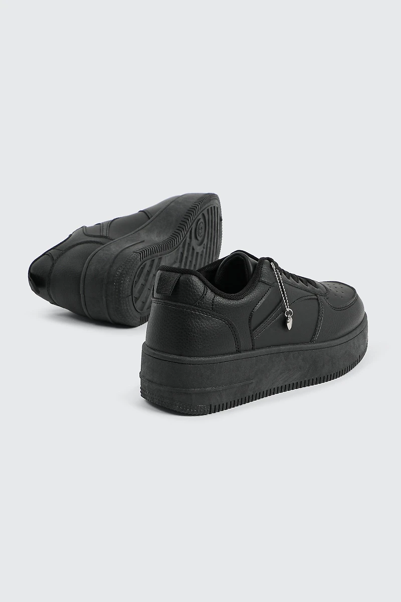 Espadrilles à semelle épaisse et breloque