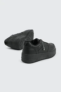 Espadrilles à semelle épaisse et breloque