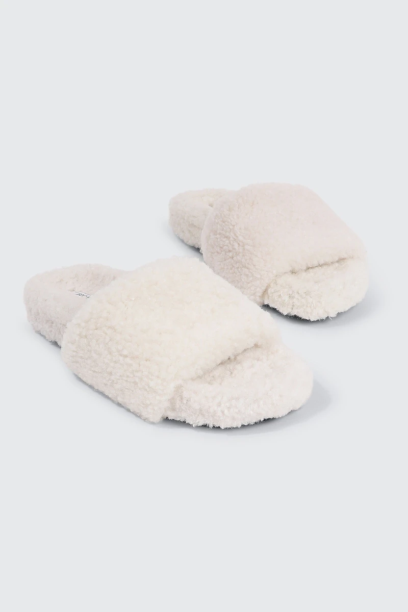 Pantouffles en fausse fourrure bouclée