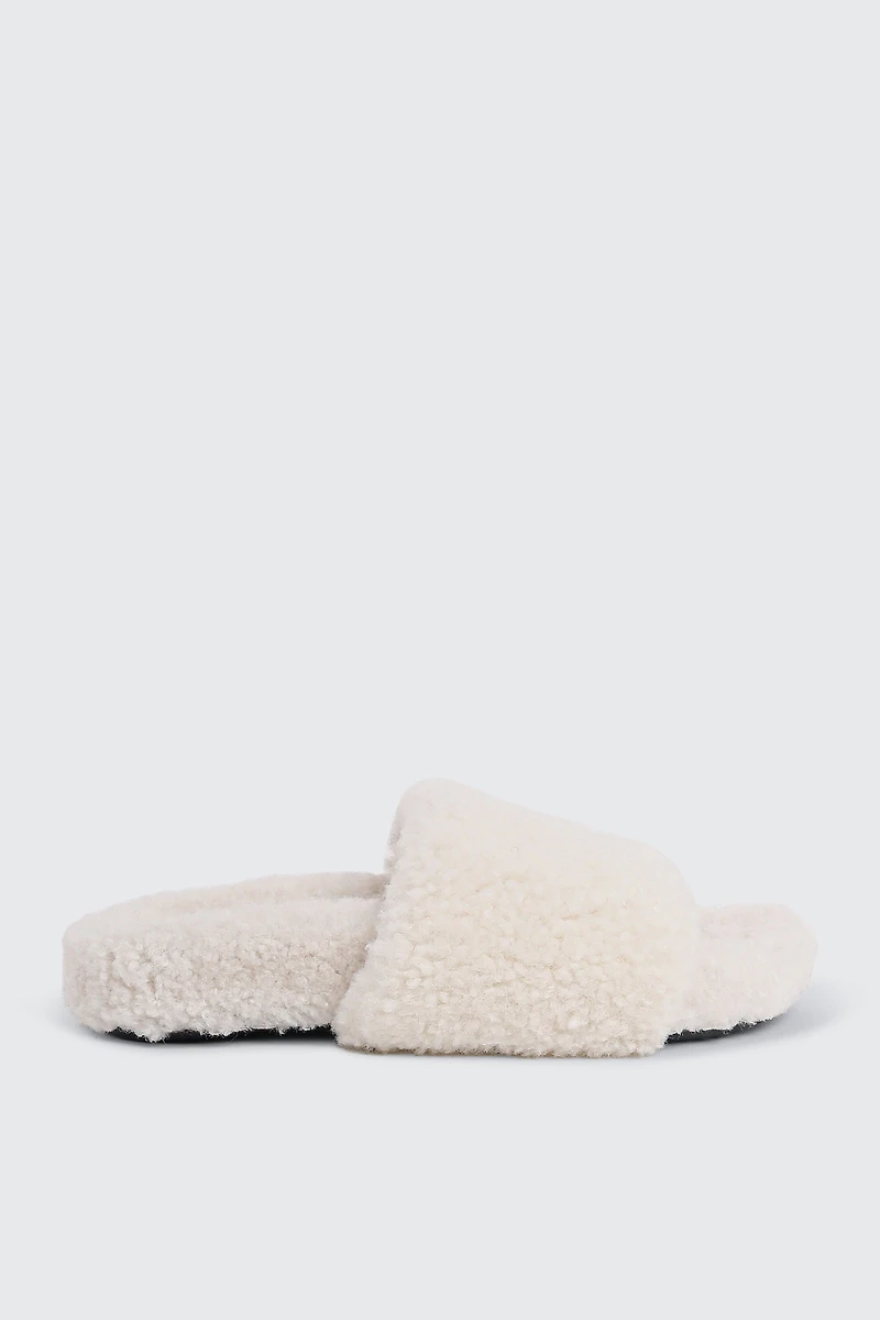Pantouffles en fausse fourrure bouclée