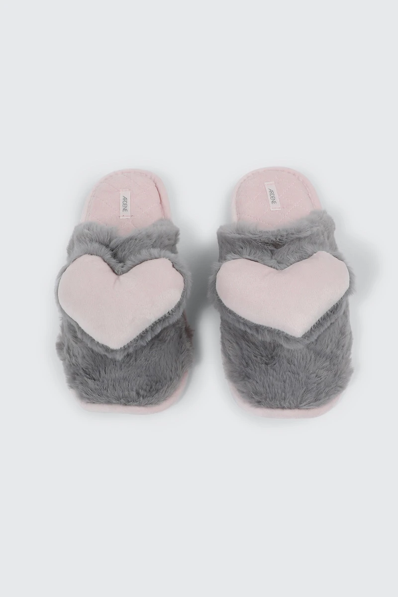 Pantoufles en fausse fourrure à cœur 3D