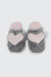 Pantoufles en fausse fourrure à cœur 3D