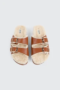Sandales à boucles doublées en fausse fourrure