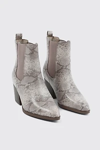 Pointy Toe Chelsea Boots