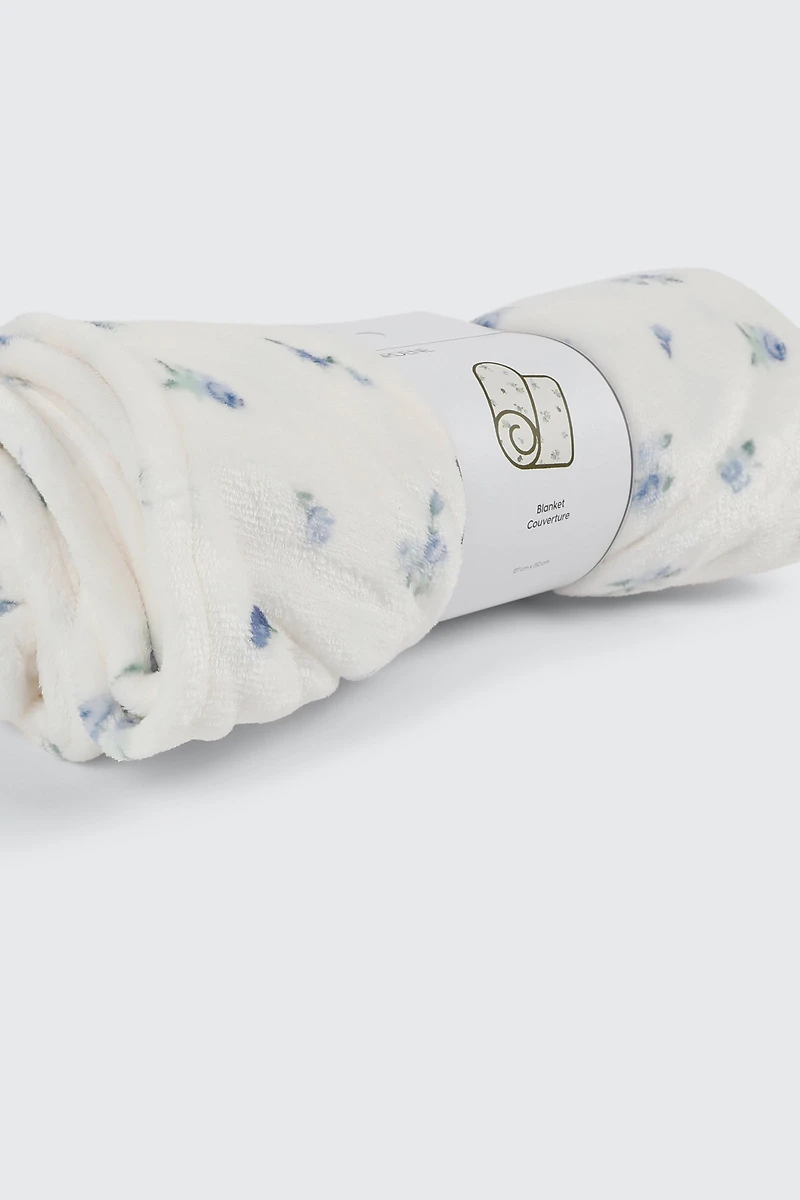 Blueberry Floral Throw Blanket
