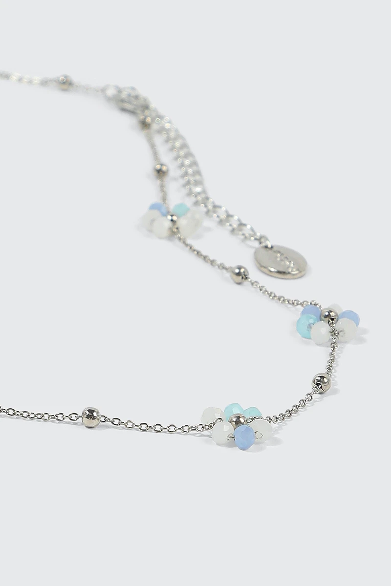 Collier délicat avec fleurs