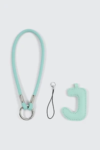 Breloque en faux cuir initiale J verte et sangle