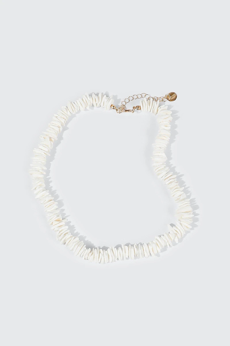 Collier en coquillage concassé