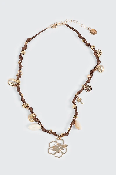 Collier en cordon noué avec breloques