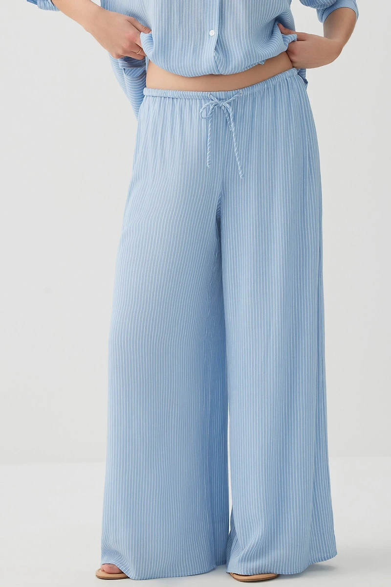 Pantalon fluide à taille mi-haute en tissu froissé
