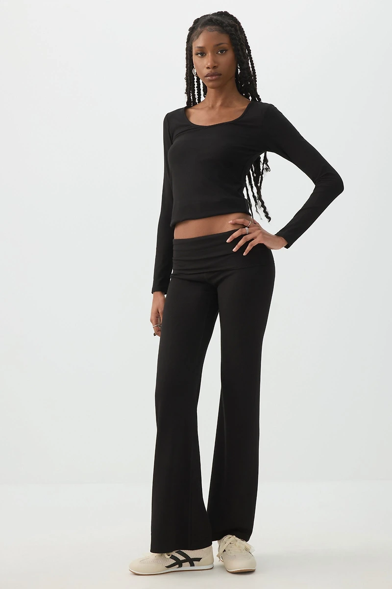 Stretch Rib Scoop Neck Long Sleeve Top