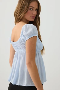 Haut de style nuisette à manches bouffantes