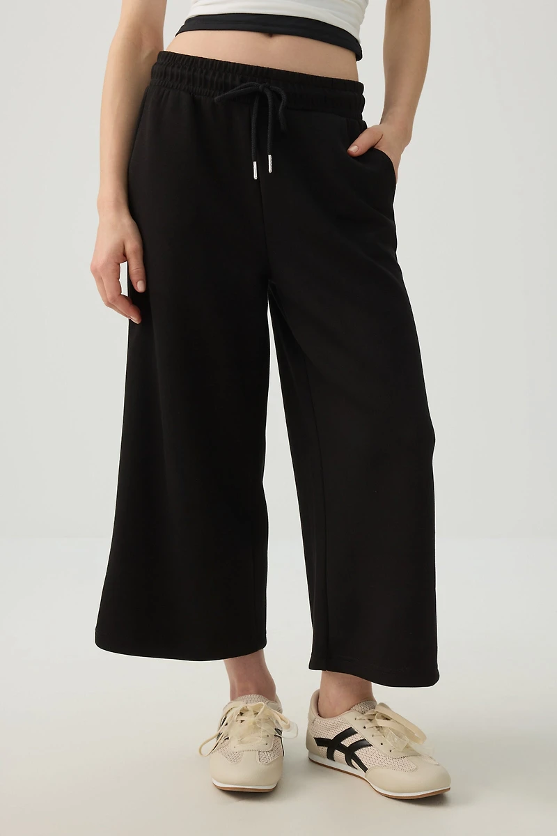 Wide Leg Pull On Capris