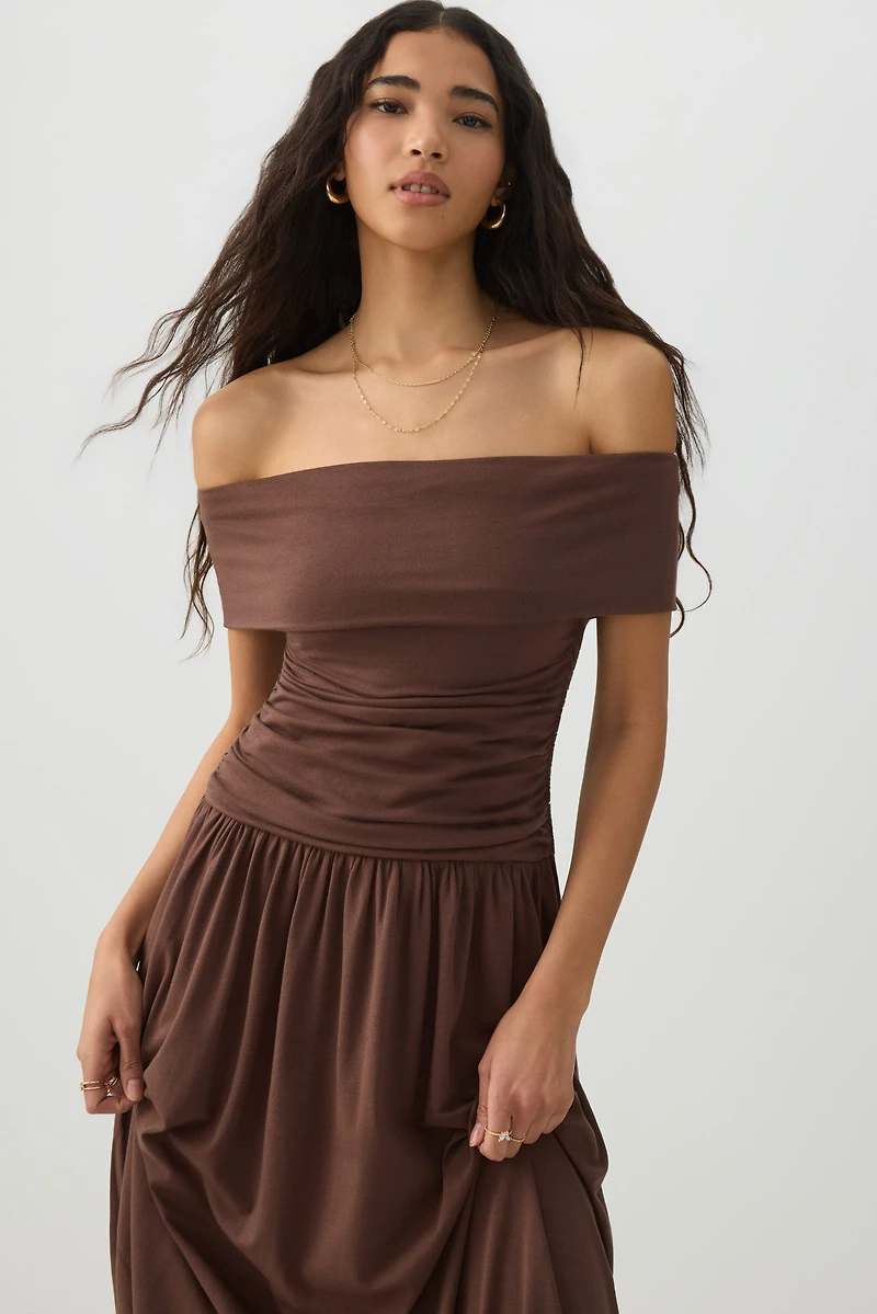 Robe midi à épaules dénudées