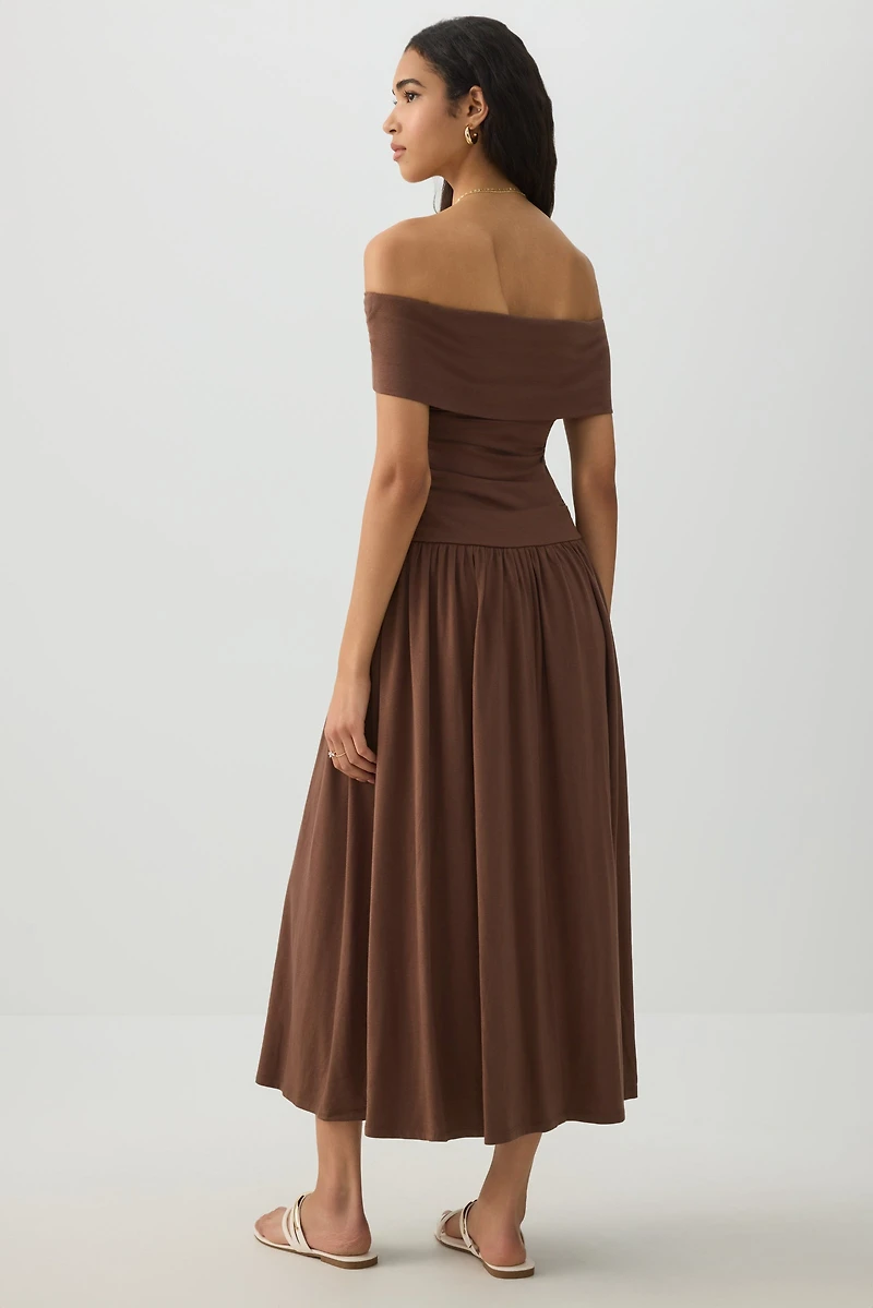 Robe midi à épaules dénudées
