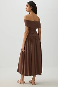 Robe midi à épaules dénudées