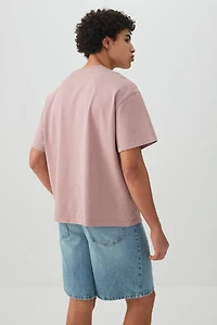 T-shirt graphique doux de coupe carrée