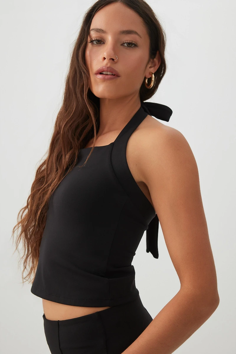 Camisole courte licou en tissu doux