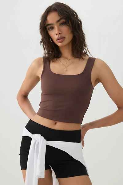 Camisole courte double épaisseur en tissu doux