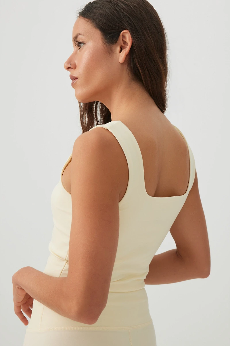 Camisole courte double épaisseur en tissu doux